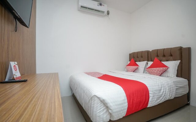 Lawang 15 Syariah by Oyo Rooms