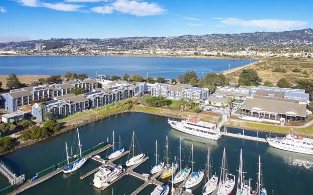 DoubleTree by Hilton Hotel Berkeley Marina