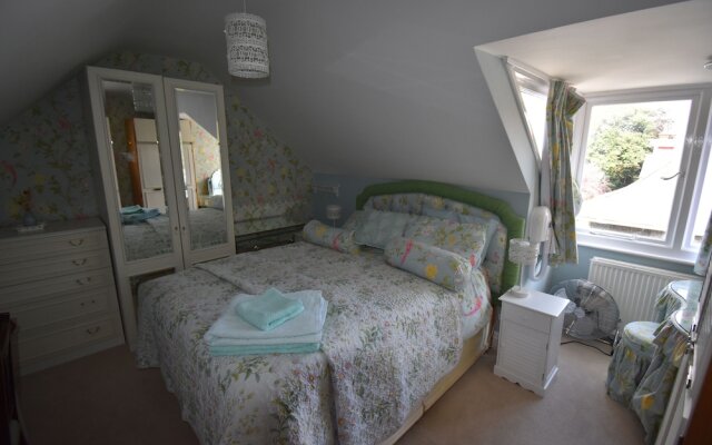 Immaculate 4-bed Apartment in Bournemouth & spa