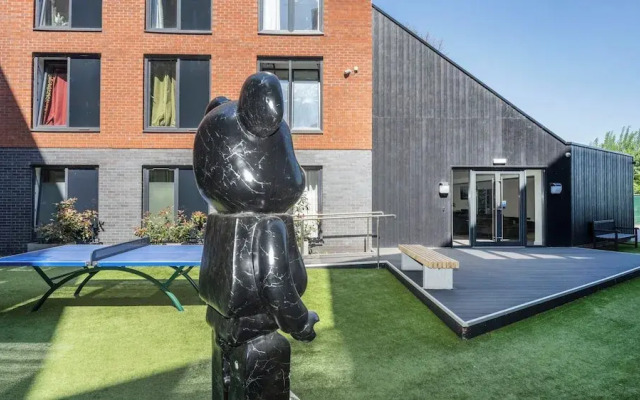 Riverside House by UTDM