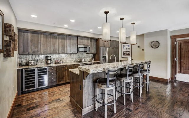 One Ski Hill Place S8421