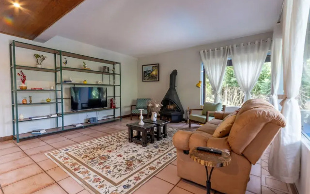 Casa ampla com piscina e churrasqueira