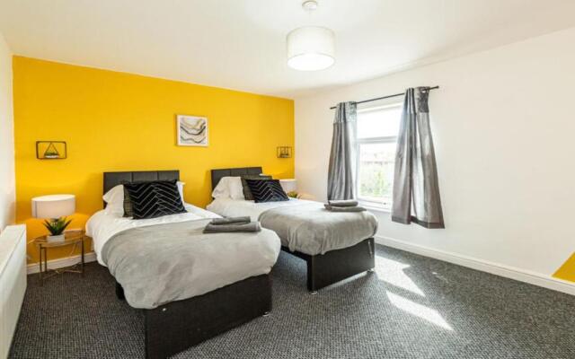 Contractors & Leisure & Airport Location & Riverfront