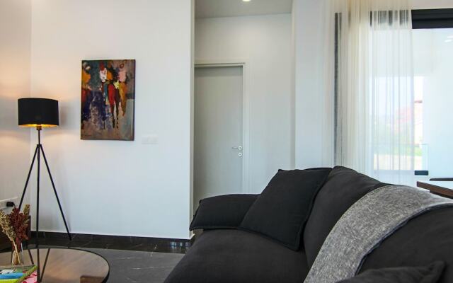 Phaedrus Living: City View Anna Residence 101