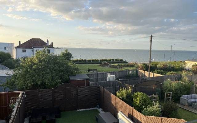 Broadway Beach Homes Airbnb With Hot tub