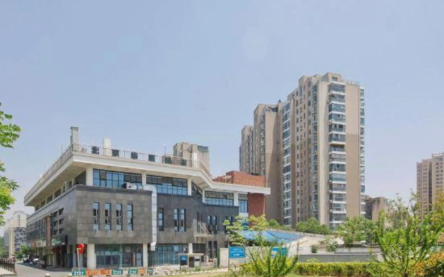 Yaqi Business Hotel (Hefei High-speed Rail South Station North Square)