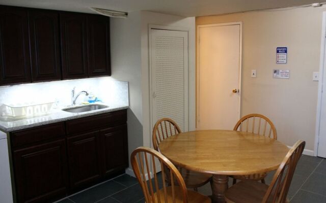 Brighton Retreat (Walk to Metro)