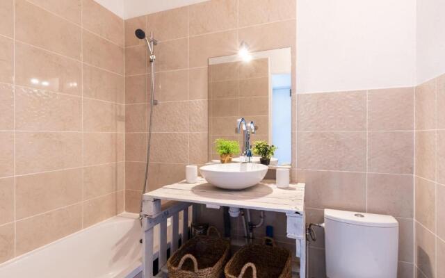 Studio mignon avec terrasse quartier du golf