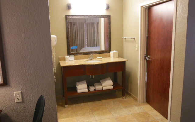 Hampton Inn & Suites McComb