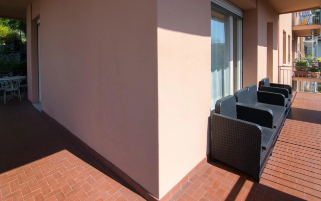 Silky House with Private Parking