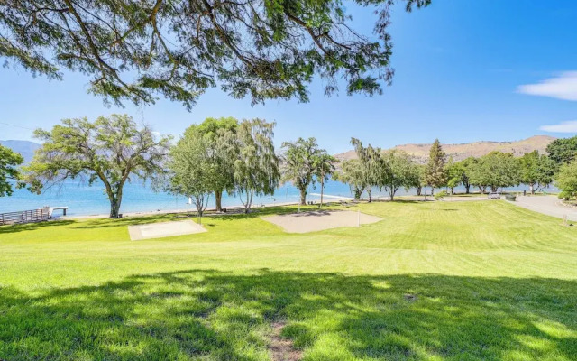 Resort Getaway on Lake Chelan: Pool + Beach Access