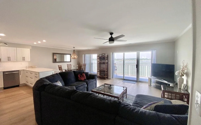 Harbour Island 402l 2 Bedroom Home by RedAwning