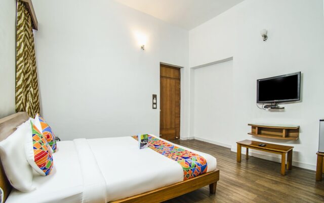 Kumar's White House Hotel