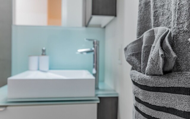 The Bay Suites MTCC CN TOWER