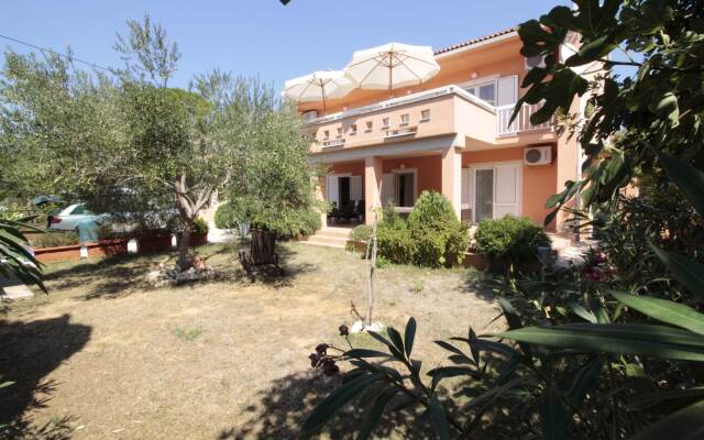 Studios & Rooms Fiesta