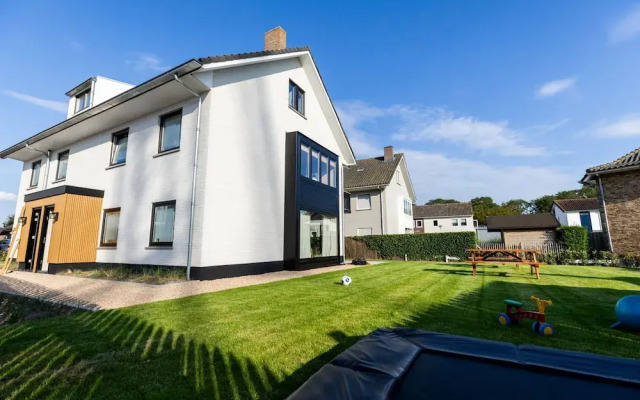 Renovated Apartment With Garden and Parking