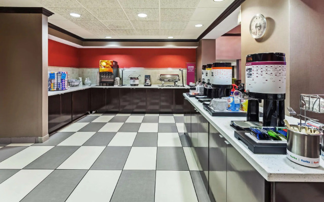 Hampton Inn & Suites Tulsa-Woodland Hills Hotel