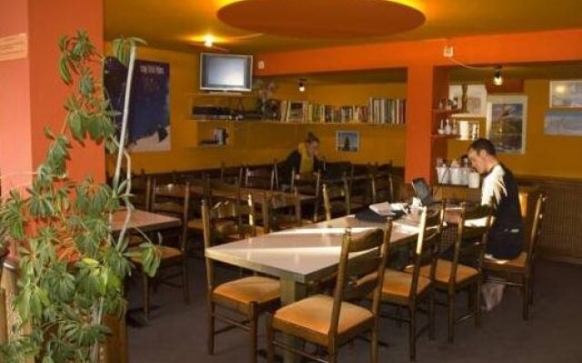 Backpacker Deluxe Hotel Capricorn