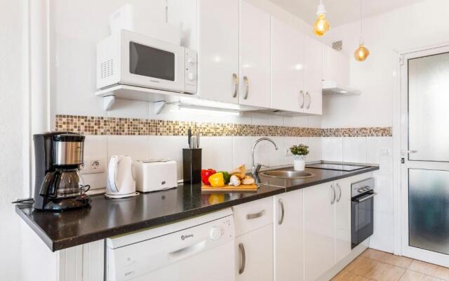 1314 FABULOUS 2 BEDROOM Accommodation ROOF TERRACE