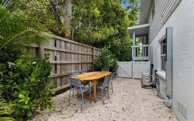 Bean Point Bliss 3 Bedroom Home by RedAwning