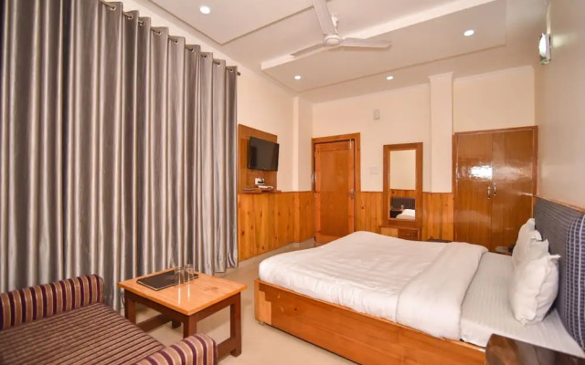 The Posh Hotel near Mall Road with Hassle Free Covered Parking