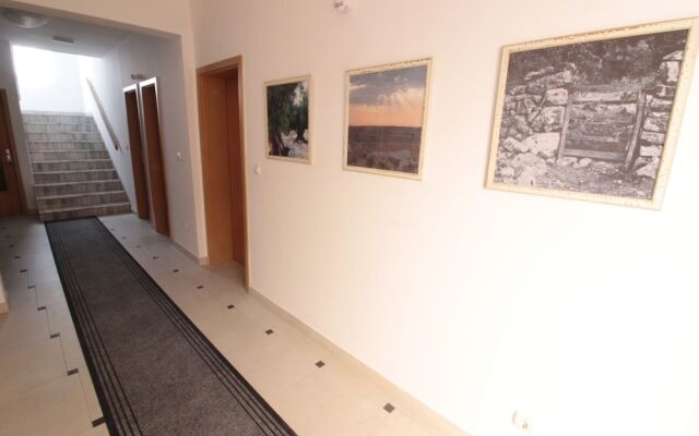 Studios & Rooms Fiesta