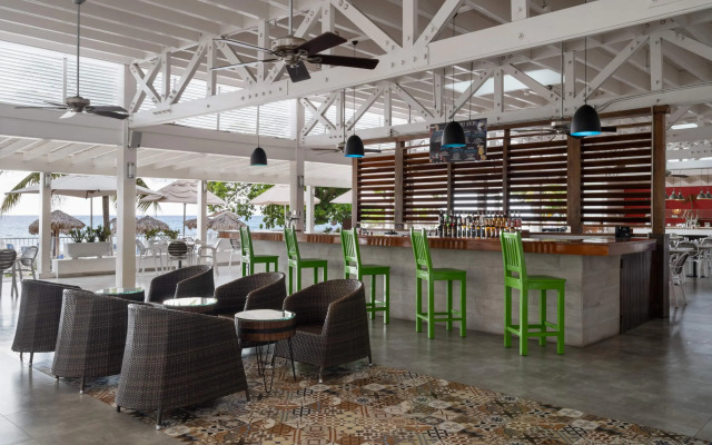 Grand Decameron Cornwall Beach, A Trademark All-Inclusive Resort