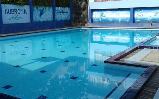 Aubrona Hotel
