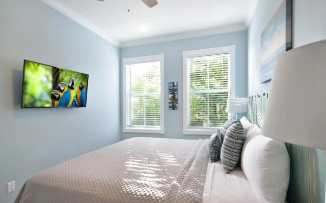 Bayview South 801 Eisenhower Dr. #6