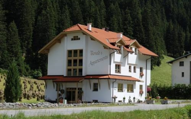 Ronald's Appartment's