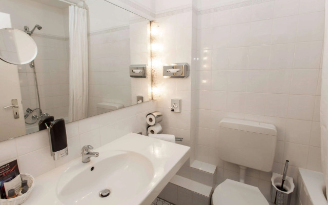 Centro National Frankfurt, Trademark Collection by Wyndham