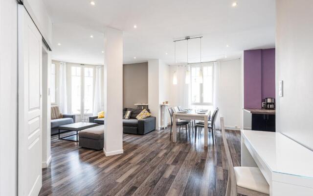 Large 2 Bdrs apartment Down Town - AC