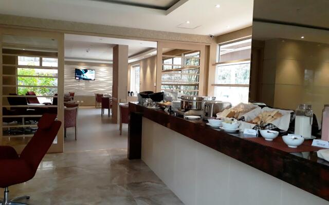 Hotel Plaza Suites