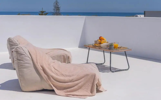 Golden Sunrise Suites - Santorini Lux Family Suite