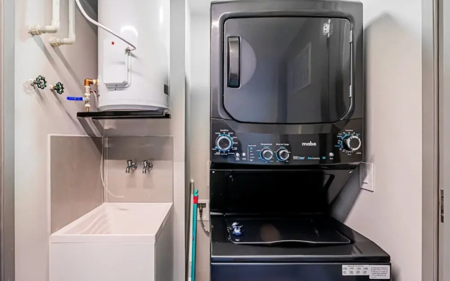 w Regal 1BR w Great Deco in Centriqo