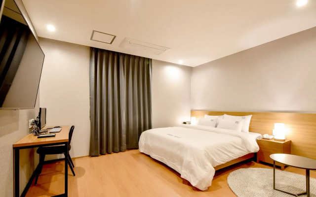 BLANC Business Hotel