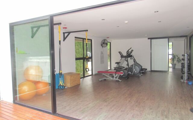 BEE Suites Santa Ana