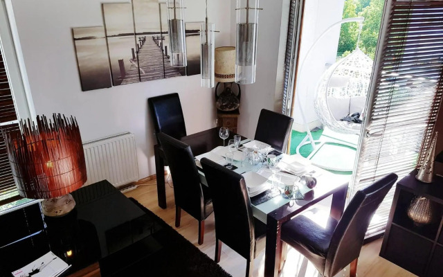 Warsaw King Size Apartment