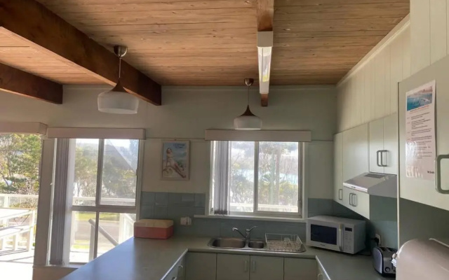 Just A Mellow Surf Escape @ Seaside, Dolphin Point – Balcony – Mollymook Beach