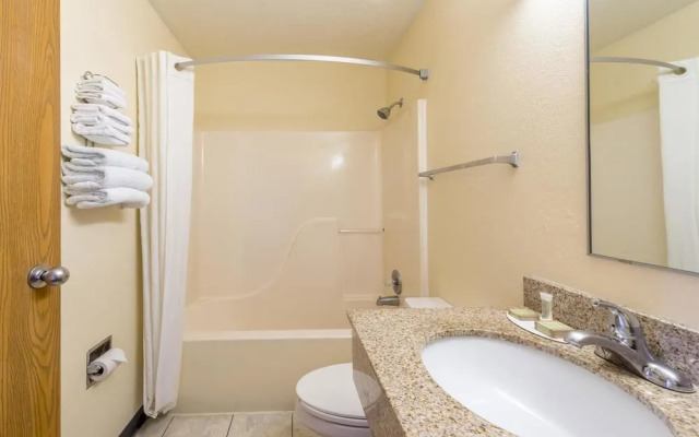 Super 8 By Wyndham Waco University Area