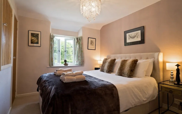 Stunning 2 Bed Cottage in Fordwells