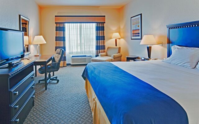 Holiday Inn Express Delano Highway 99