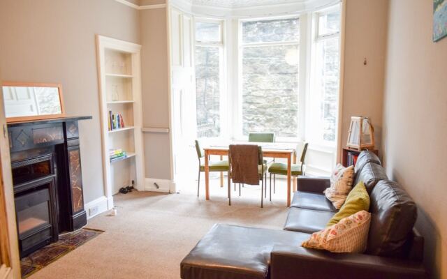 2 Bedroom Apartment Close to Edinburgh City Centre