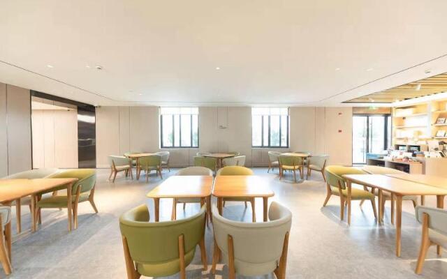Ji Hotel (Shanghai University, Yecheng Road)