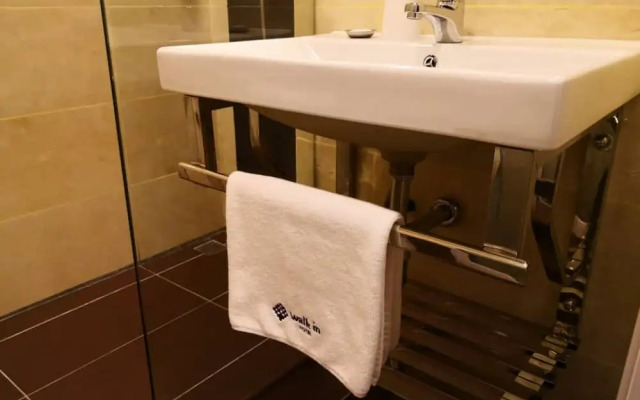 Walk In Hotel