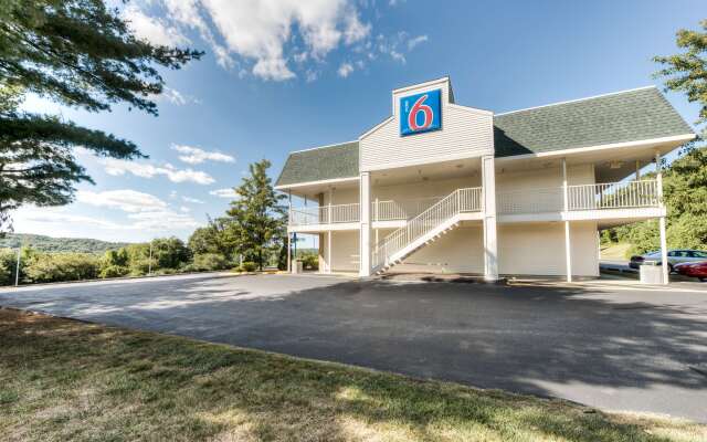 Motel 6 Niantic, CT - New London