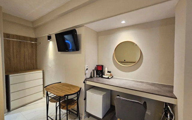 Lemon Tree Suites Near ATH Airport