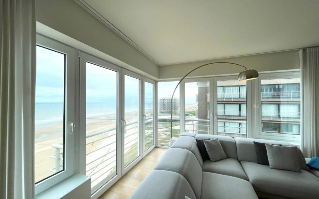 Apartment by Epernay Square With Sea View