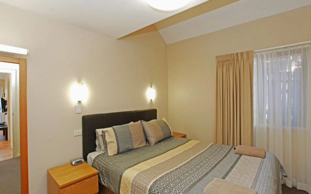 Travellers Motor Village – Guest Rooms – Newcastle