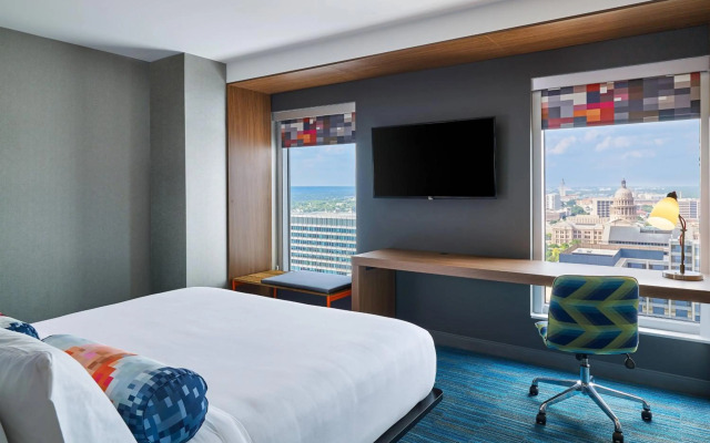 Aloft Austin Downtown